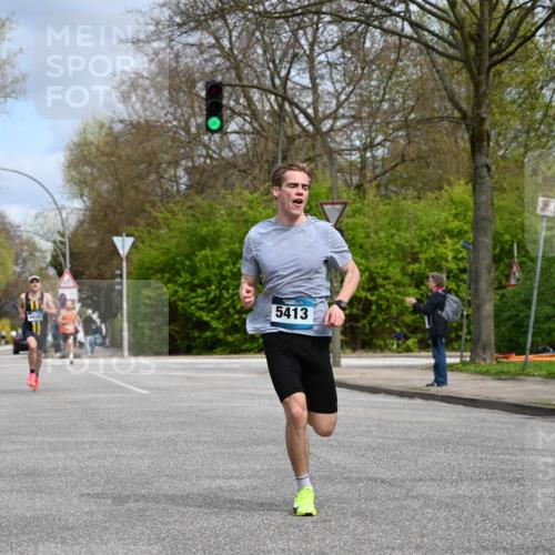 12.04.2026 - 45. Internationalen Wilhelmsburger Insellauf J. Mangold http://msf.ph/oto/9507557 12.04.2026 12:47:04 Ziel 3048, 5413, 4656, 5556, 5709, 3750, 3750, 3301, 4466, 5495, 3452 meine-sportfotos.de