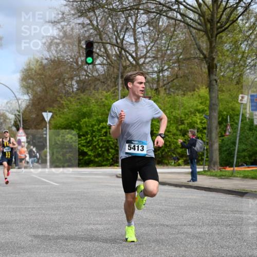 12.04.2026 - 45. Internationalen Wilhelmsburger Insellauf J. Mangold http://msf.ph/oto/9507558 12.04.2026 12:47:04 Ziel 3048, 5413, 4656, 5556, 5709, 3750, 3750, 3301, 4466, 5495, 3452 meine-sportfotos.de