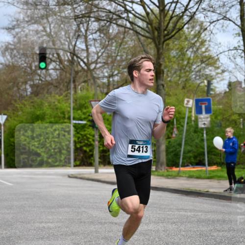 12.04.2026 - 45. Internationalen Wilhelmsburger Insellauf J. Mangold http://msf.ph/oto/9507562 12.04.2026 12:47:05 Ziel 3048, 5413, 4656, 5556, 5709, 3750, 3301, 4466, 5495, 3452, 4877 meine-sportfotos.de