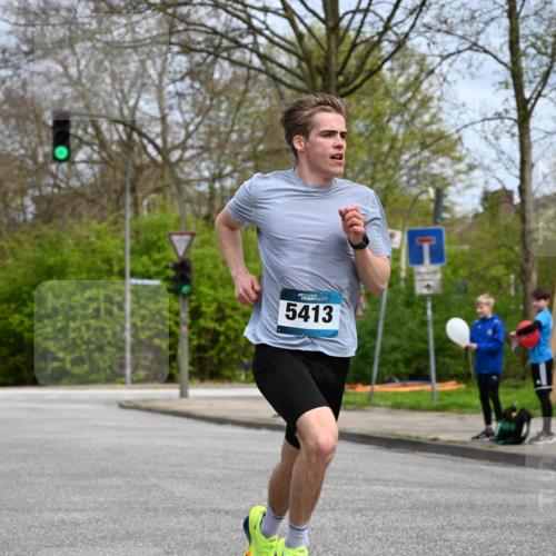 12.04.2026 - 45. Internationalen Wilhelmsburger Insellauf J. Mangold http://msf.ph/oto/9507563 12.04.2026 12:47:05 Ziel 3048, 5413, 4656, 5556, 5709, 3750, 3301, 4466, 5495, 3452, 4877 meine-sportfotos.de