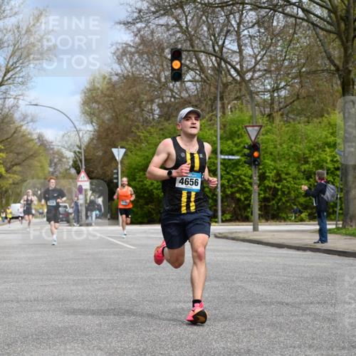12.04.2026 - 45. Internationalen Wilhelmsburger Insellauf J. Mangold http://msf.ph/oto/9507572 12.04.2026 12:47:07 Ziel 3048, 5413, 4656, 5556, 5709, 3750, 3301, 4466, 5495, 3452, 4877 meine-sportfotos.de