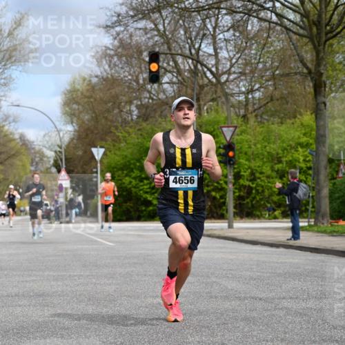 12.04.2026 - 45. Internationalen Wilhelmsburger Insellauf J. Mangold http://msf.ph/oto/9507574 12.04.2026 12:47:08 Ziel 3048, 5413, 4656, 5556, 5709, 3750, 3301, 4466, 5495, 3452, 4877 meine-sportfotos.de