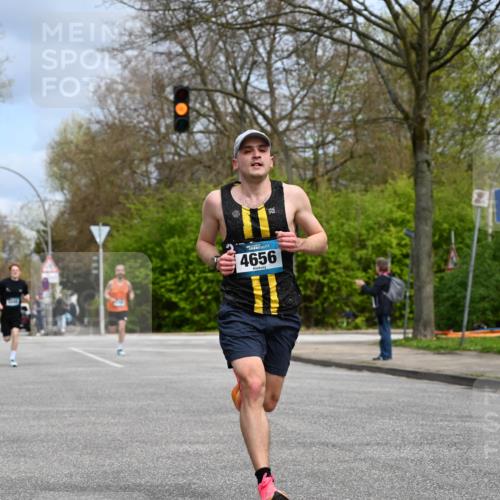 12.04.2026 - 45. Internationalen Wilhelmsburger Insellauf J. Mangold http://msf.ph/oto/9507576 12.04.2026 12:47:08 Ziel 3048, 5413, 4656, 5556, 5709, 3750, 3301, 4466, 5495, 3452, 4877 meine-sportfotos.de