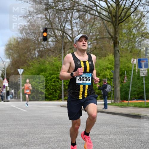 12.04.2026 - 45. Internationalen Wilhelmsburger Insellauf J. Mangold http://msf.ph/oto/9507578 12.04.2026 12:47:08 Ziel 3048, 5413, 4656, 5556, 5709, 3750, 3301, 4466, 5495, 3452, 4877 meine-sportfotos.de