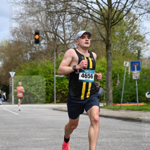 12.04.2026 - 45. Internationalen Wilhelmsburger Insellauf J. Mangold http://msf.ph/oto/9507579 12.04.2026 12:47:08 Ziel 3048, 5413, 4656, 5556, 5709, 3750, 3301, 4466, 5495, 3452, 4877 meine-sportfotos.de