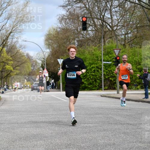 12.04.2026 - 45. Internationalen Wilhelmsburger Insellauf J. Mangold http://msf.ph/oto/9507591 12.04.2026 12:47:11 Ziel 5413, 4656, 5556, 5709, 3750, 3301, 4466, 5495, 3452, 4877, 4874 meine-sportfotos.de