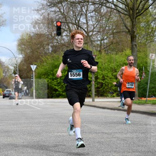 12.04.2026 - 45. Internationalen Wilhelmsburger Insellauf J. Mangold http://msf.ph/oto/9507598 12.04.2026 12:47:11 Ziel 5413, 4656, 5556, 5709, 3750, 3301, 4466, 5495, 3452, 4877, 4874 meine-sportfotos.de