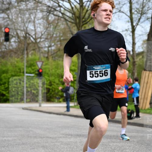 12.04.2026 - 45. Internationalen Wilhelmsburger Insellauf J. Mangold http://msf.ph/oto/9507605 12.04.2026 12:47:12 Ziel 5413, 4656, 5556, 5709, 3750, 3301, 4466, 4466, 5495, 3452, 4877, 4874 meine-sportfotos.de