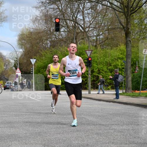 12.04.2026 - 45. Internationalen Wilhelmsburger Insellauf J. Mangold http://msf.ph/oto/9507611 12.04.2026 12:47:23 Ziel 5709, 3750, 3301, 4466, 5495, 3452, 4877, 4874, 5607, 5364 meine-sportfotos.de