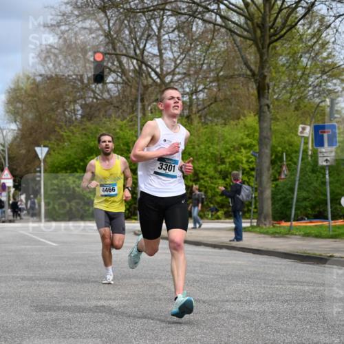 12.04.2026 - 45. Internationalen Wilhelmsburger Insellauf J. Mangold http://msf.ph/oto/9507614 12.04.2026 12:47:23 Ziel 5709, 3750, 3301, 4466, 5495, 3452, 4877, 4874, 5607, 5364 meine-sportfotos.de
