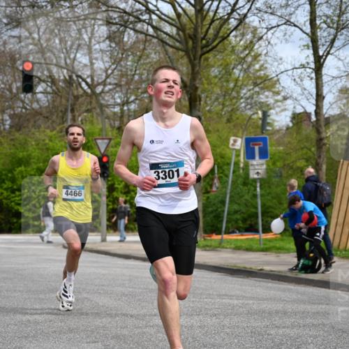 12.04.2026 - 45. Internationalen Wilhelmsburger Insellauf J. Mangold http://msf.ph/oto/9507619 12.04.2026 12:47:24 Ziel 5709, 3750, 3301, 4466, 5495, 3452, 4877, 4874, 5607, 5364 meine-sportfotos.de