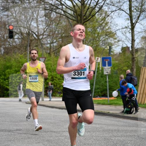 12.04.2026 - 45. Internationalen Wilhelmsburger Insellauf J. Mangold http://msf.ph/oto/9507620 12.04.2026 12:47:24 Ziel 5709, 3750, 3301, 4466, 5495, 3452, 4877, 4874, 5607, 5364 meine-sportfotos.de