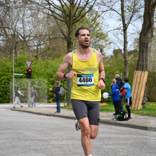 12.04.2026 - 45. Internationalen Wilhelmsburger Insellauf J. Mangold http://msf.ph/oto/9507629 12.04.2026 12:47:24 Ziel 5709, 3750, 3301, 4466, 5495, 3452, 4877, 4874, 5607, 5364 meine-sportfotos.de