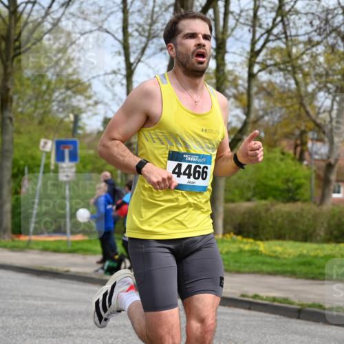 12.04.2026 - 45. Internationalen Wilhelmsburger Insellauf J. Mangold http://msf.ph/oto/9507633 12.04.2026 12:47:25 Ziel 3750, 3301, 4466, 5495, 3452, 4877, 4874, 5607, 5364 meine-sportfotos.de