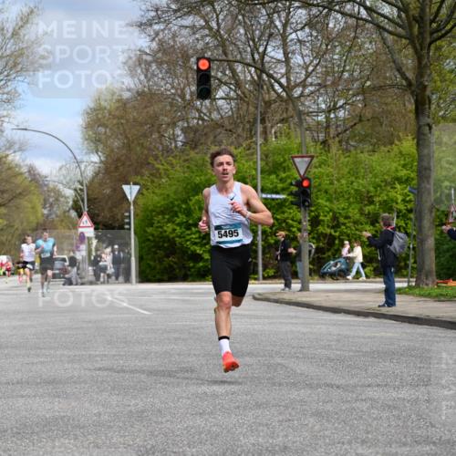12.04.2026 - 45. Internationalen Wilhelmsburger Insellauf J. Mangold http://msf.ph/oto/9507635 12.04.2026 12:47:36 Ziel 4466, 5495, 3452, 4877, 4874, 5607, 5364, 5853 meine-sportfotos.de