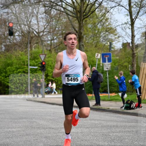 12.04.2026 - 45. Internationalen Wilhelmsburger Insellauf J. Mangold http://msf.ph/oto/9507645 12.04.2026 12:47:37 Ziel 4466, 5495, 3452, 4877, 4874, 5607, 5364, 5853 meine-sportfotos.de