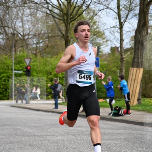 12.04.2026 - 45. Internationalen Wilhelmsburger Insellauf J. Mangold http://msf.ph/oto/9507647 12.04.2026 12:47:37 Ziel 4466, 5495, 3452, 4877, 4874, 5607, 5364, 5853 meine-sportfotos.de