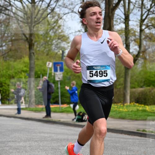12.04.2026 - 45. Internationalen Wilhelmsburger Insellauf J. Mangold http://msf.ph/oto/9507650 12.04.2026 12:47:37 Ziel 4466, 5495, 3452, 4877, 4874, 5607, 5364, 5853 meine-sportfotos.de