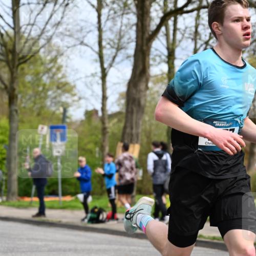 12.04.2026 - 45. Internationalen Wilhelmsburger Insellauf J. Mangold http://msf.ph/oto/9507660 12.04.2026 12:47:42 Ziel 5495, 3452, 4877, 4874, 5607, 5364, 5853, 5853 meine-sportfotos.de