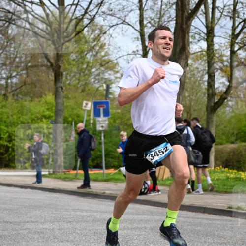 12.04.2026 - 45. Internationalen Wilhelmsburger Insellauf J. Mangold http://msf.ph/oto/9507661 12.04.2026 12:47:43 Ziel 5495, 3452, 4877, 4874, 5607, 5364, 5364, 5853 meine-sportfotos.de