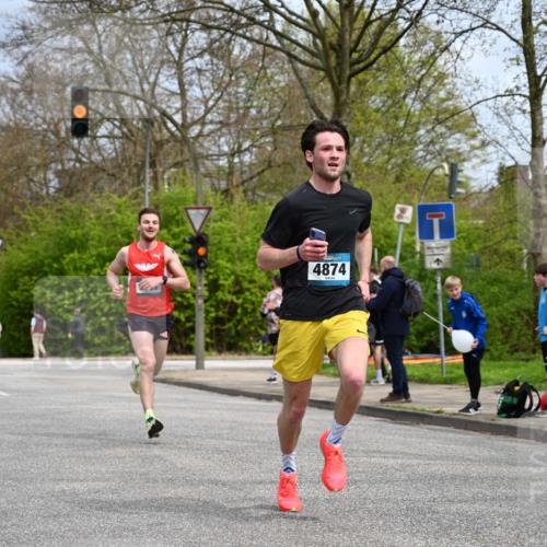 12.04.2026 - 45. Internationalen Wilhelmsburger Insellauf J. Mangold http://msf.ph/oto/9507672 12.04.2026 12:47:52 Ziel 3452, 4877, 4874, 5607, 5364, 5853, 3159 meine-sportfotos.de