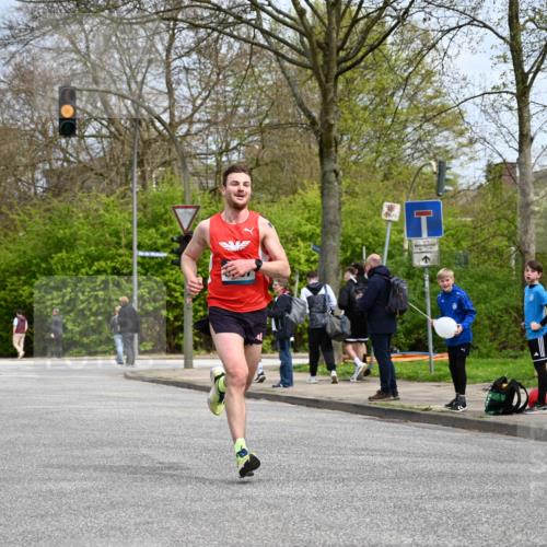 12.04.2026 - 45. Internationalen Wilhelmsburger Insellauf J. Mangold http://msf.ph/oto/9507680 12.04.2026 12:47:53 Ziel 4877, 4874, 5607, 5364, 5853, 3159 meine-sportfotos.de