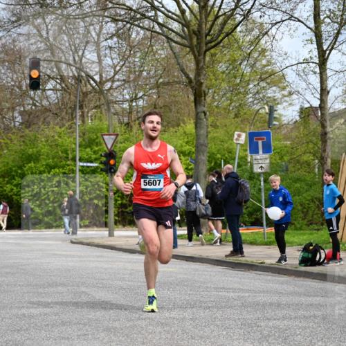 12.04.2026 - 45. Internationalen Wilhelmsburger Insellauf J. Mangold http://msf.ph/oto/9507681 12.04.2026 12:47:53 Ziel 4877, 4874, 5607, 5364, 5853, 3159 meine-sportfotos.de