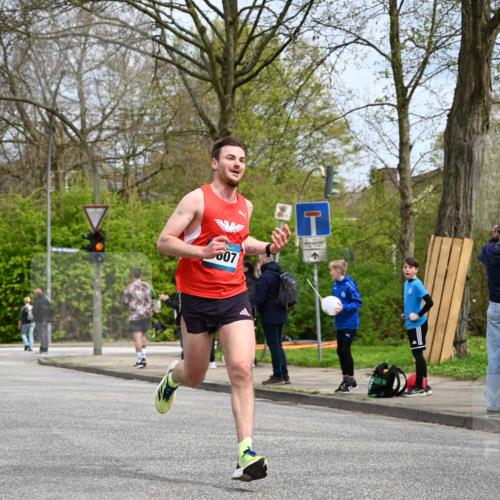 12.04.2026 - 45. Internationalen Wilhelmsburger Insellauf J. Mangold http://msf.ph/oto/9507684 12.04.2026 12:47:53 Ziel 4877, 4874, 5607, 5364, 5853, 3159 meine-sportfotos.de