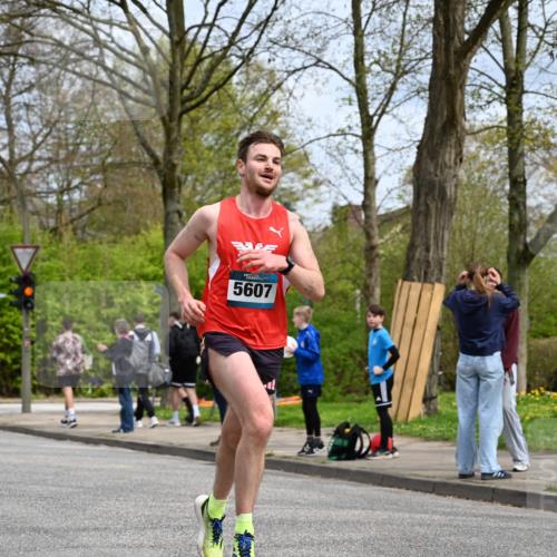 12.04.2026 - 45. Internationalen Wilhelmsburger Insellauf J. Mangold http://msf.ph/oto/9507687 12.04.2026 12:47:54 Ziel 4877, 4874, 5607, 5364, 5853, 5853, 3159 meine-sportfotos.de