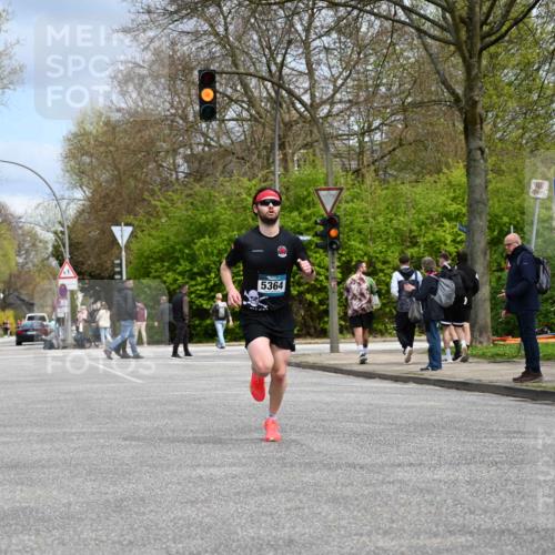 12.04.2026 - 45. Internationalen Wilhelmsburger Insellauf J. Mangold http://msf.ph/oto/9507690 12.04.2026 12:47:55 Ziel 4874, 5607, 5364, 5853, 3159, 4677 meine-sportfotos.de
