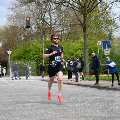 12.04.2026 - 45. Internationalen Wilhelmsburger Insellauf J. Mangold http://msf.ph/oto/9507695 12.04.2026 12:47:55 Ziel 4874, 5607, 5364, 5853, 3159, 4677 meine-sportfotos.de