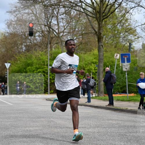 12.04.2026 - 45. Internationalen Wilhelmsburger Insellauf J. Mangold http://msf.ph/oto/9507711 12.04.2026 12:48:06 Ziel 5607, 5364, 5853, 3159, 4677, 4240, 4893 meine-sportfotos.de