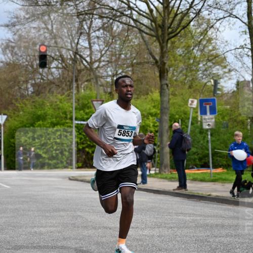 12.04.2026 - 45. Internationalen Wilhelmsburger Insellauf J. Mangold http://msf.ph/oto/9507712 12.04.2026 12:48:06 Ziel 5607, 5364, 5853, 3159, 4677, 4240, 4893 meine-sportfotos.de