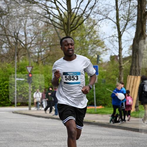 12.04.2026 - 45. Internationalen Wilhelmsburger Insellauf J. Mangold http://msf.ph/oto/9507716 12.04.2026 12:48:07 Ziel 5364, 5853, 3159, 4677, 4677, 4240, 4893 meine-sportfotos.de