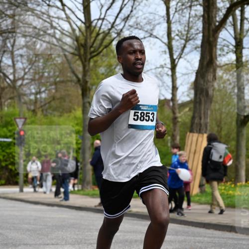 12.04.2026 - 45. Internationalen Wilhelmsburger Insellauf J. Mangold http://msf.ph/oto/9507718 12.04.2026 12:48:07 Ziel 5364, 5853, 3159, 4677, 4677, 4240, 4893 meine-sportfotos.de