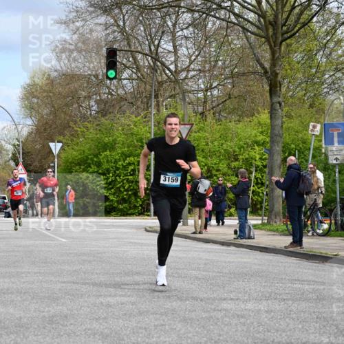 12.04.2026 - 45. Internationalen Wilhelmsburger Insellauf J. Mangold http://msf.ph/oto/9507724 12.04.2026 12:48:28 Ziel 3159, 4677, 4240, 4893, 4893, 3947, 5648, 4876 meine-sportfotos.de