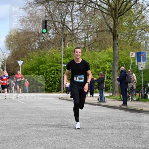 12.04.2026 - 45. Internationalen Wilhelmsburger Insellauf J. Mangold http://msf.ph/oto/9507726 12.04.2026 12:48:28 Ziel 3159, 4677, 4240, 4893, 4893, 3947, 5648, 4876 meine-sportfotos.de
