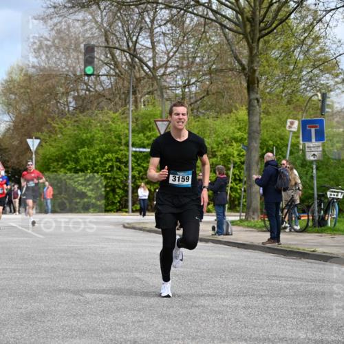 12.04.2026 - 45. Internationalen Wilhelmsburger Insellauf J. Mangold http://msf.ph/oto/9507727 12.04.2026 12:48:28 Ziel 3159, 4677, 4240, 4893, 4893, 3947, 5648, 4876 meine-sportfotos.de