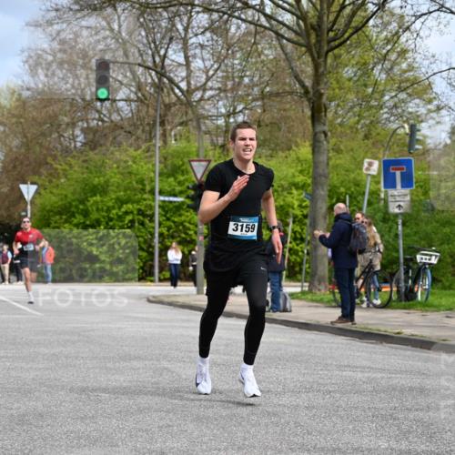 12.04.2026 - 45. Internationalen Wilhelmsburger Insellauf J. Mangold http://msf.ph/oto/9507728 12.04.2026 12:48:28 Ziel 3159, 4677, 4240, 4893, 4893, 3947, 5648, 4876 meine-sportfotos.de