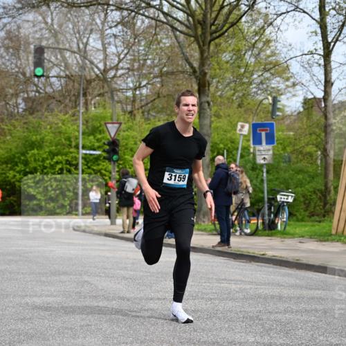 12.04.2026 - 45. Internationalen Wilhelmsburger Insellauf J. Mangold http://msf.ph/oto/9507730 12.04.2026 12:48:28 Ziel 3159, 4677, 4240, 4893, 4893, 3947, 5648, 4876 meine-sportfotos.de