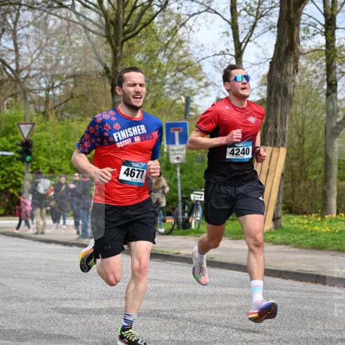 12.04.2026 - 45. Internationalen Wilhelmsburger Insellauf J. Mangold http://msf.ph/oto/9507759 12.04.2026 12:48:33 Ziel 3159, 4677, 4240, 4893, 3947, 3947, 5648, 4876, 2378, 5625 meine-sportfotos.de