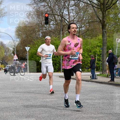 12.04.2026 - 45. Internationalen Wilhelmsburger Insellauf J. Mangold http://msf.ph/oto/9507771 12.04.2026 12:48:48 Ziel 4893, 3947, 5648, 4876, 2378, 5625, 5711, 5566, 3816 meine-sportfotos.de