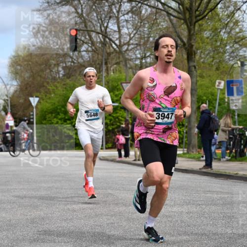 12.04.2026 - 45. Internationalen Wilhelmsburger Insellauf J. Mangold http://msf.ph/oto/9507774 12.04.2026 12:48:49 Ziel 4893, 3947, 5648, 4876, 2378, 5625, 5711, 5566, 3816 meine-sportfotos.de