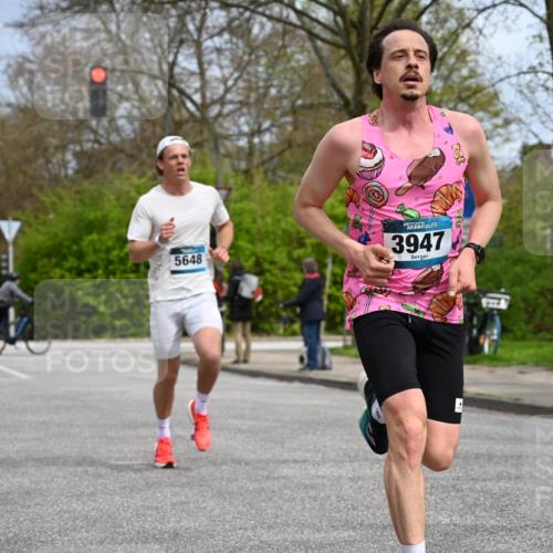 12.04.2026 - 45. Internationalen Wilhelmsburger Insellauf J. Mangold http://msf.ph/oto/9507777 12.04.2026 12:48:49 Ziel 4893, 3947, 5648, 4876, 2378, 5625, 5711, 5566, 3816 meine-sportfotos.de