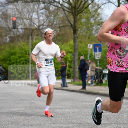 12.04.2026 - 45. Internationalen Wilhelmsburger Insellauf J. Mangold http://msf.ph/oto/9507780 12.04.2026 12:48:49 Ziel 4893, 3947, 5648, 4876, 2378, 5625, 5711, 5566, 3816 meine-sportfotos.de