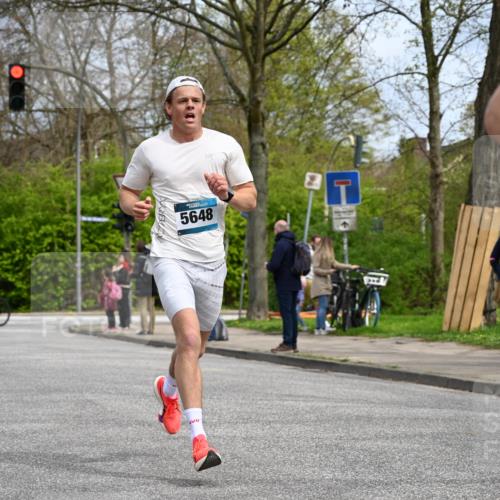12.04.2026 - 45. Internationalen Wilhelmsburger Insellauf J. Mangold http://msf.ph/oto/9507782 12.04.2026 12:48:49 Ziel 4893, 3947, 5648, 4876, 2378, 5625, 5711, 5566, 3816 meine-sportfotos.de