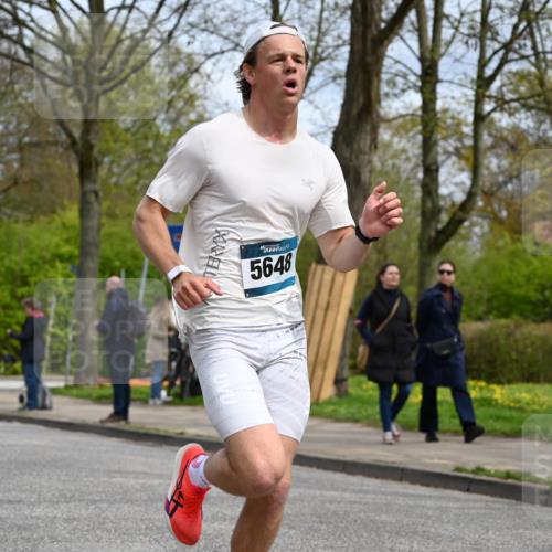 12.04.2026 - 45. Internationalen Wilhelmsburger Insellauf J. Mangold http://msf.ph/oto/9507788 12.04.2026 12:48:50 Ziel 4893, 3947, 5648, 4876, 4876, 2378, 5625, 5711, 5566, 3816 meine-sportfotos.de