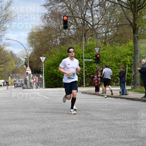 12.04.2026 - 45. Internationalen Wilhelmsburger Insellauf J. Mangold http://msf.ph/oto/9507790 12.04.2026 12:49:02 Ziel 4876, 2378, 5625, 5711, 5566, 3816, 5335, 3612, 2403, 5793 meine-sportfotos.de