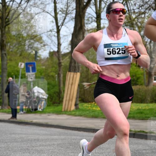 12.04.2026 - 45. Internationalen Wilhelmsburger Insellauf J. Mangold http://msf.ph/oto/9507817 12.04.2026 12:49:04 Ziel 4876, 2378, 5625, 5711, 5711, 5566, 3816, 5335, 3612, 2403, 3612, 2403, 5793 meine-sportfotos.de