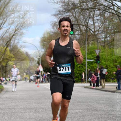 12.04.2026 - 45. Internationalen Wilhelmsburger Insellauf J. Mangold http://msf.ph/oto/9507820 12.04.2026 12:49:15 Ziel 4876, 2378, 5625, 5711, 5566, 3816, 5335, 5335, 3612, 2403, 5793 meine-sportfotos.de